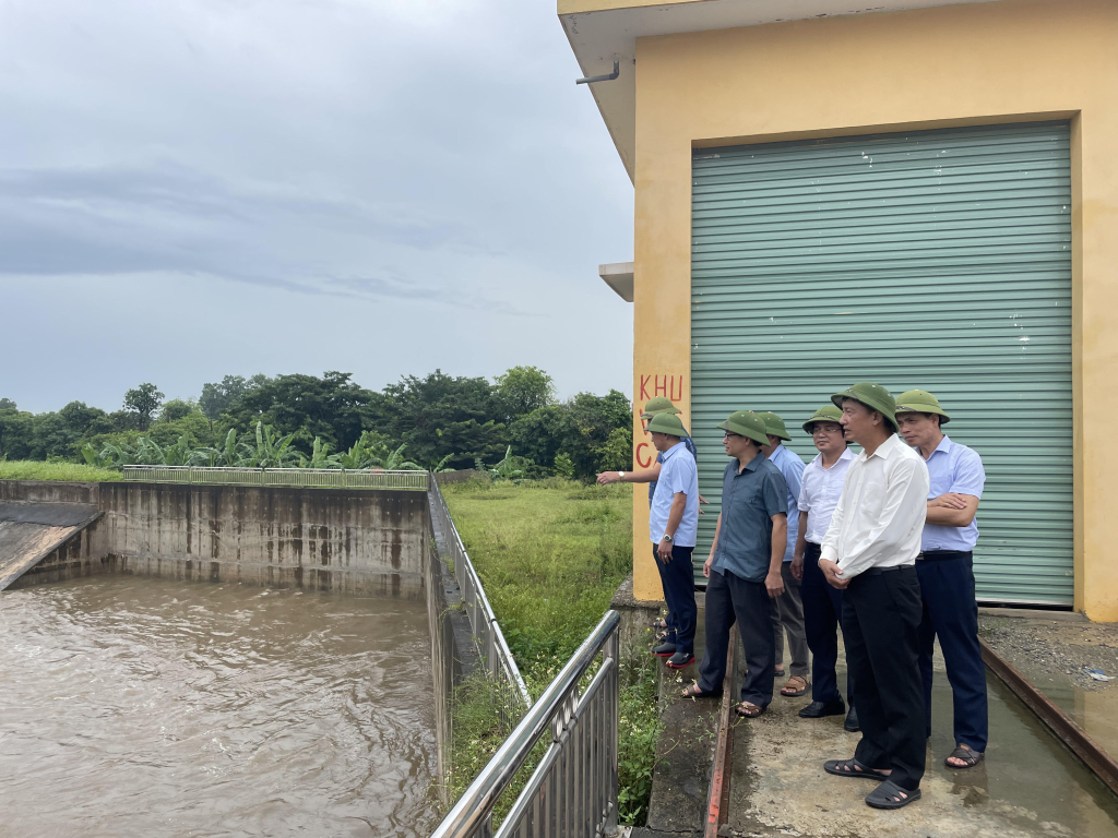 Phó Chủ tịch UBND tỉnh Nguyễn Hùng Nam kiểm tra công tác phòng, chống bão số 2
