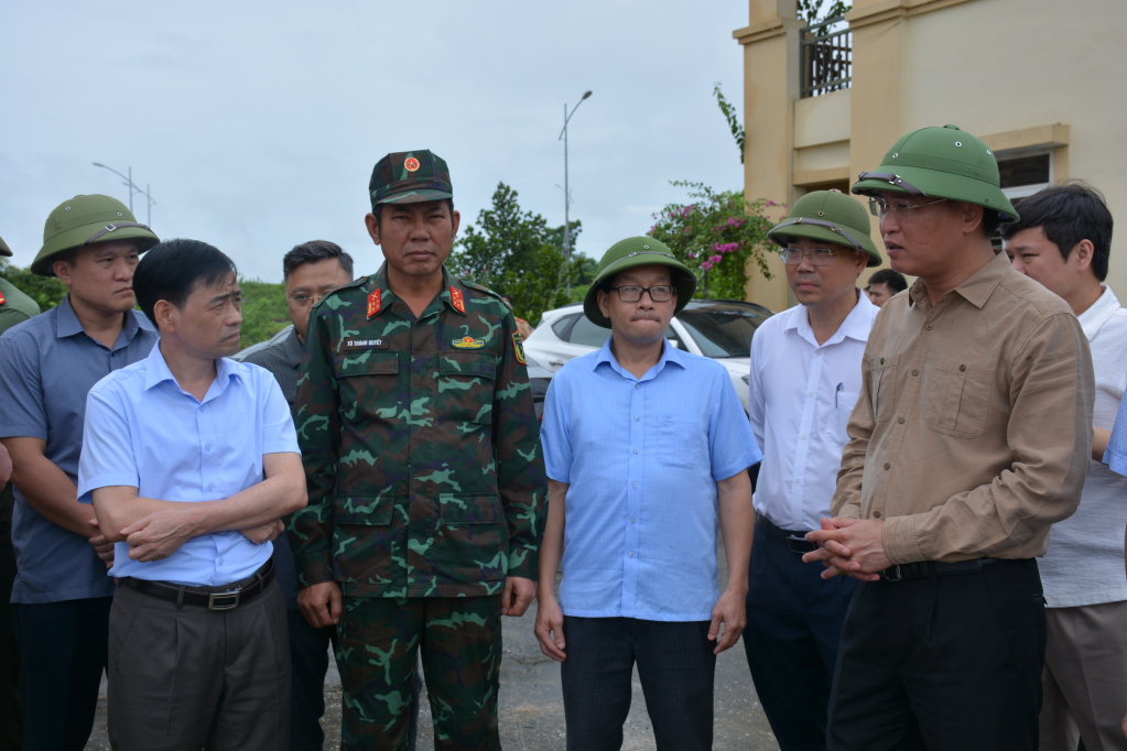 Bí thư Tỉnh ủy Nguyễn Hữu Nghĩa kiểm tra tình hình ứng phó với bão số 2