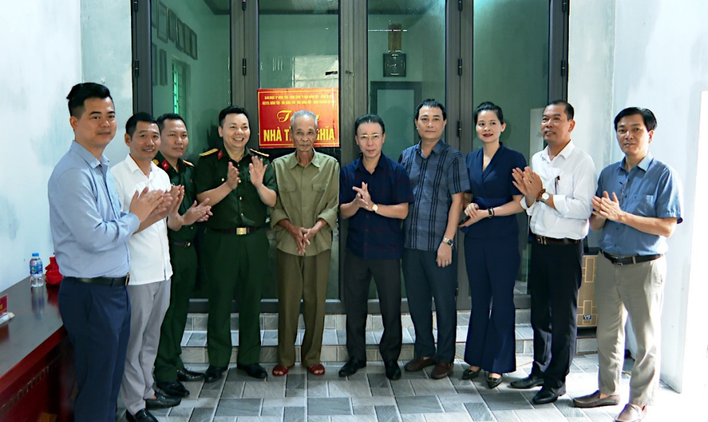 Thành phố Hưng Yên: Khánh thành và bàn giao nhà tình nghĩa cho bệnh binh