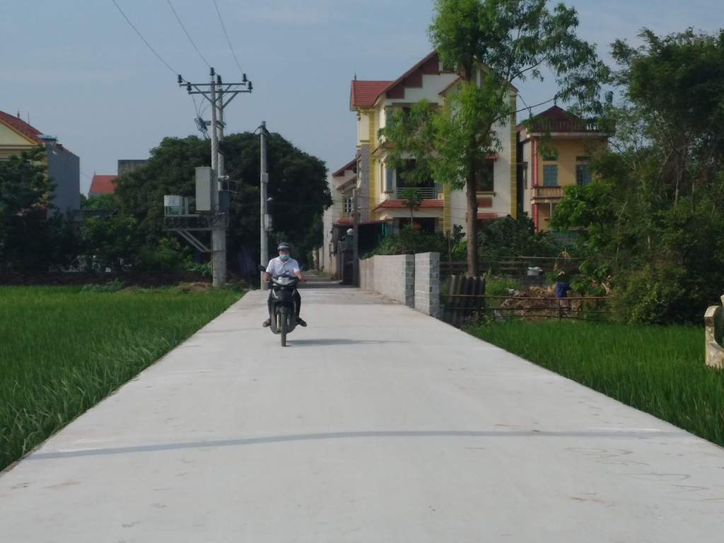 Đường giao thông nông thôn xã Vân Du (Ân Thi) được trải bê tông rộng đẹp