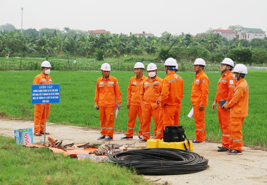 Công ty Điện lực Hưng Yên diễn tập phòng, chống thiên tai và tìm kiếm cứu nạn