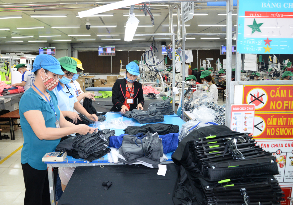 Sản xuất tại Công ty TNHH May Thiên Sơn Hưng Yên (Tiên Lữ)