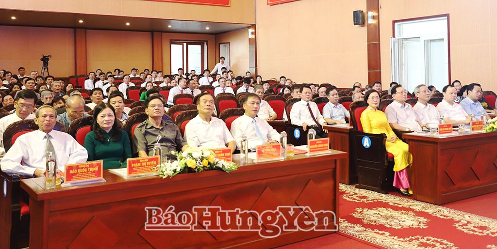 Các đại biểu dự buổi gặp mặt kỷ niệm