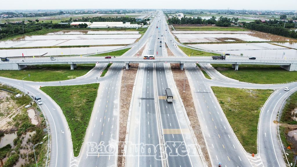 Tuyến đường bộ nối đường cao tốc Hà Nội – Hải Phòng với đường cao tốc Cầu Giẽ - Ninh Bình được xây dựng hiện đại