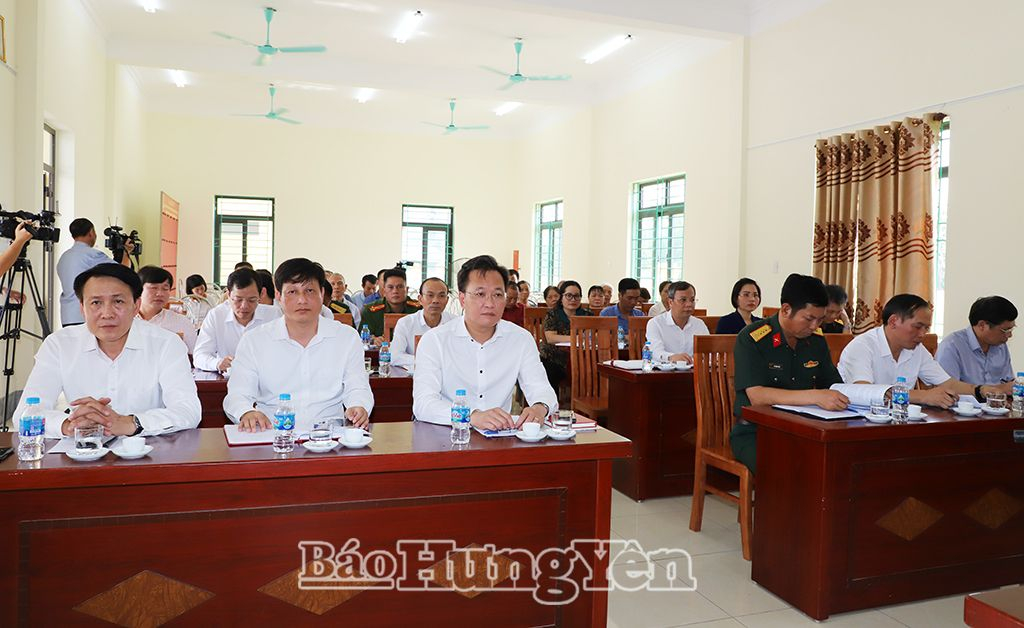 Các đại biểu dự sinh hoạt chi bộ thôn Phúc Tá