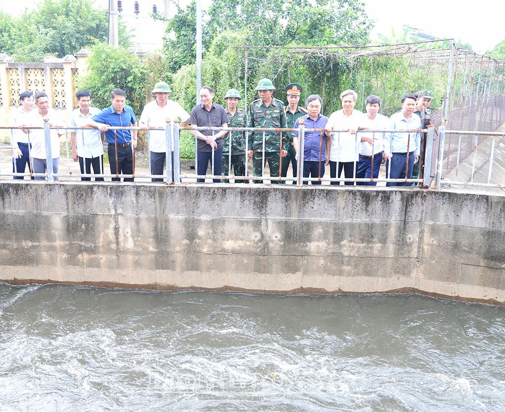 Ngày 6/9, đoàn kiểm tra công tác ứng phó với bão số 3 do đồng chí Tô Thành Quyết, Ủy viên Ban Thường vụ Tỉnh ủy, Chỉ huy trưởng Bộ Chỉ huy quân sự tỉnh làm trưởng đoàn