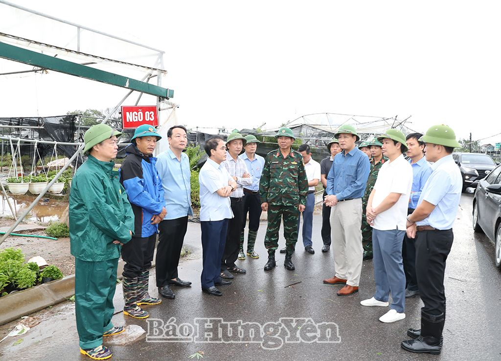 Đồng chí Bí thư Tỉnh ủy Nguyễn Hữu Nghĩa kiểm tra, chỉ đạo công tác khắc phục hậu quả do bão số 3 tại xã Xuân Quan (Văn Giang)