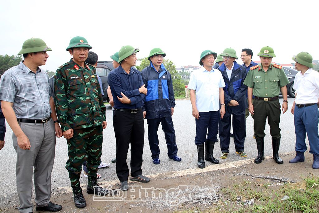 Chủ tịch UBND tỉnh Trần Quốc Văn kiểm tra kè Hàm Tử (Khoái Châu)