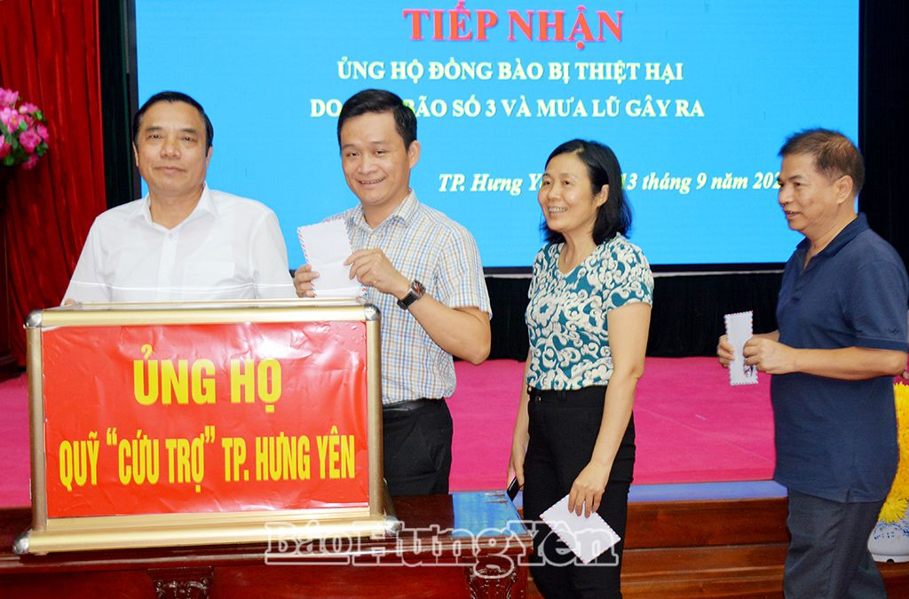 Các đại biểu tham gia ủng hộ tại lễ phát động