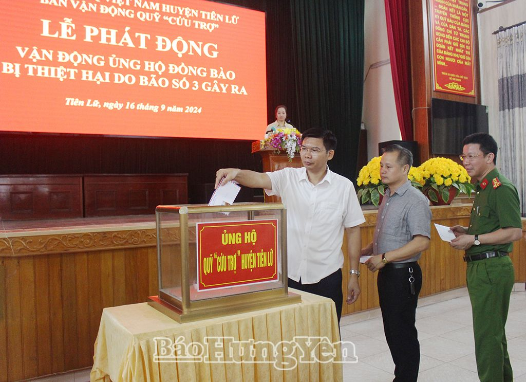 Các đại biểu tham gia ủng hộ tại lễ phát động