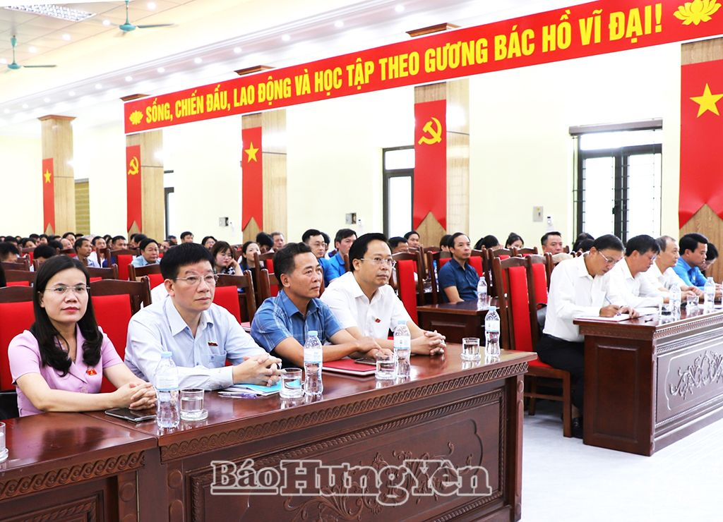  Các đại biểu dự hội nghị tiếp xúc cử tri huyện Kim Động