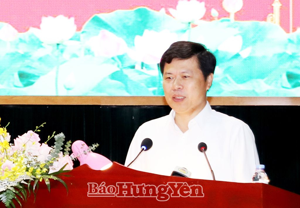 Đồng chí Trần Quốc Toản, Phó Bí thư Thường trực Tỉnh ủy, Chủ tịch HĐND tỉnh phát biểu tại hội nghị