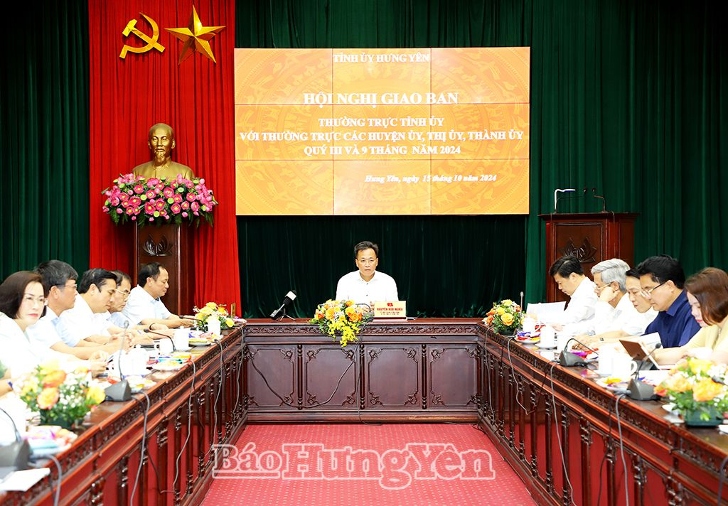 Đồng chí Nguyễn Hữu Nghĩa, Ủy viên BCH Trung ương Đảng, Bí thư Tỉnh ủy chủ trì hội nghị