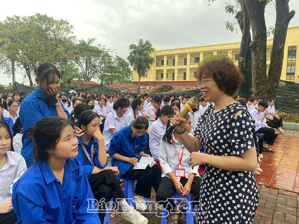Truyền thông về bình đẳng giới và phòng ngừa, ứng phó với bạo lực trên cơ sở giới tại Trường THPT Phù Cừ (Phù Cừ)