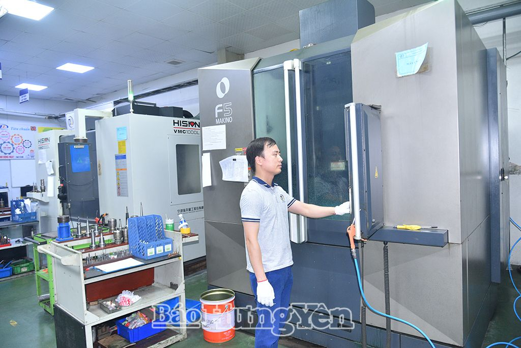 Công ty TNHH Halo Mold Tech (Yên Mỹ) được hỗ trợ kinh phí ứng dụng máy CNC khoan lỗ phóng điện Hankook trong hoạt động sản xuất, gia công cơ khí