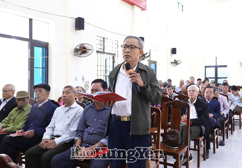 Đảng viên chi bộ thôn Mát phát biểu ý kiến