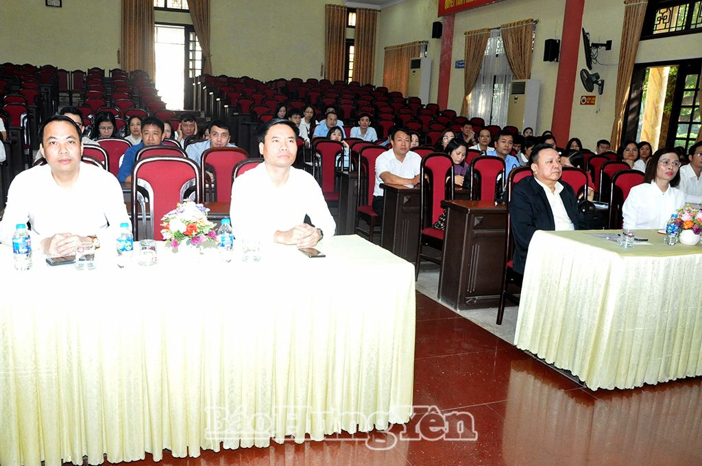 Các đại biểu dự khai giảng lớp bồi dưỡng