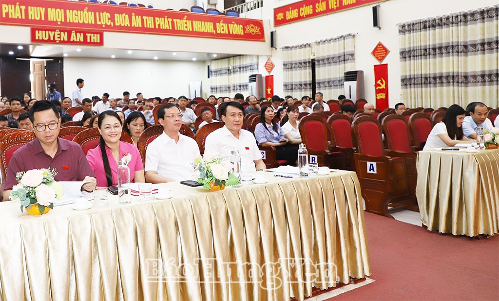 Các đại biểu và cử tri tại hội nghị 