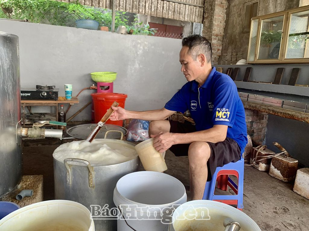 Pha chua- một trong những công đoạn sản xuất đậu nghệ
