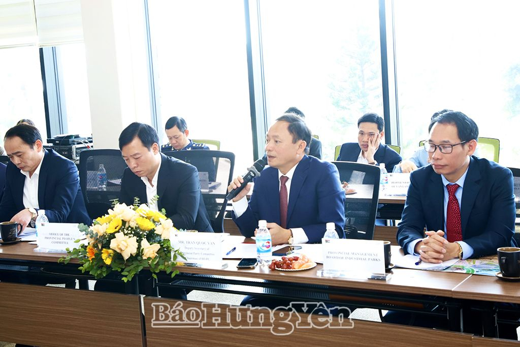 Chủ tịch UBND tỉnh Trần Quốc Văn phát biểu tại hội nghị