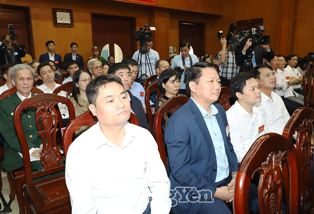 Cử tri thành phố Hưng Yên tại buổi tiếp xúc cử tri