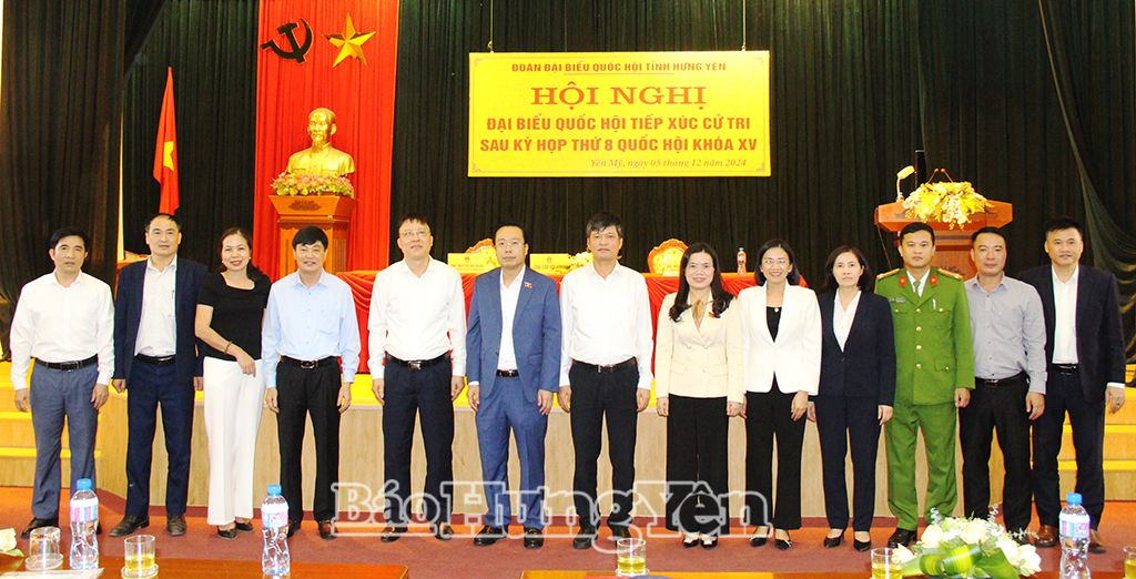 Các đại biểu với cử tri huyện Yên Mỹ