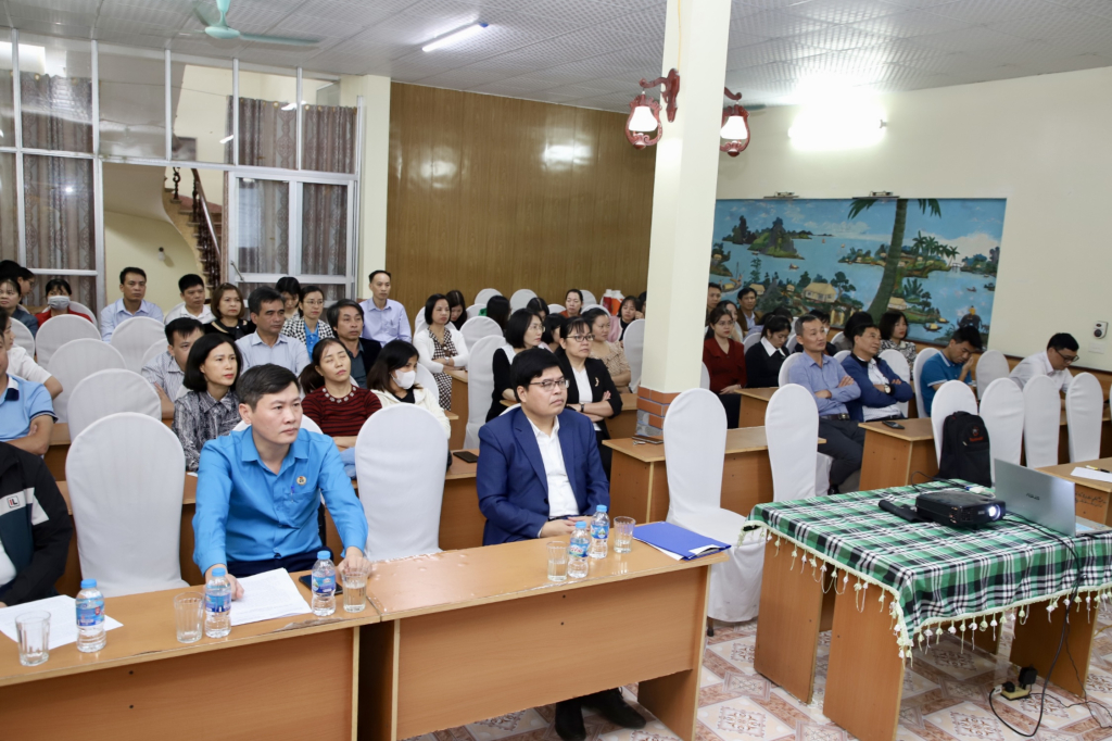 Các đại biểu tham dự hội nghị