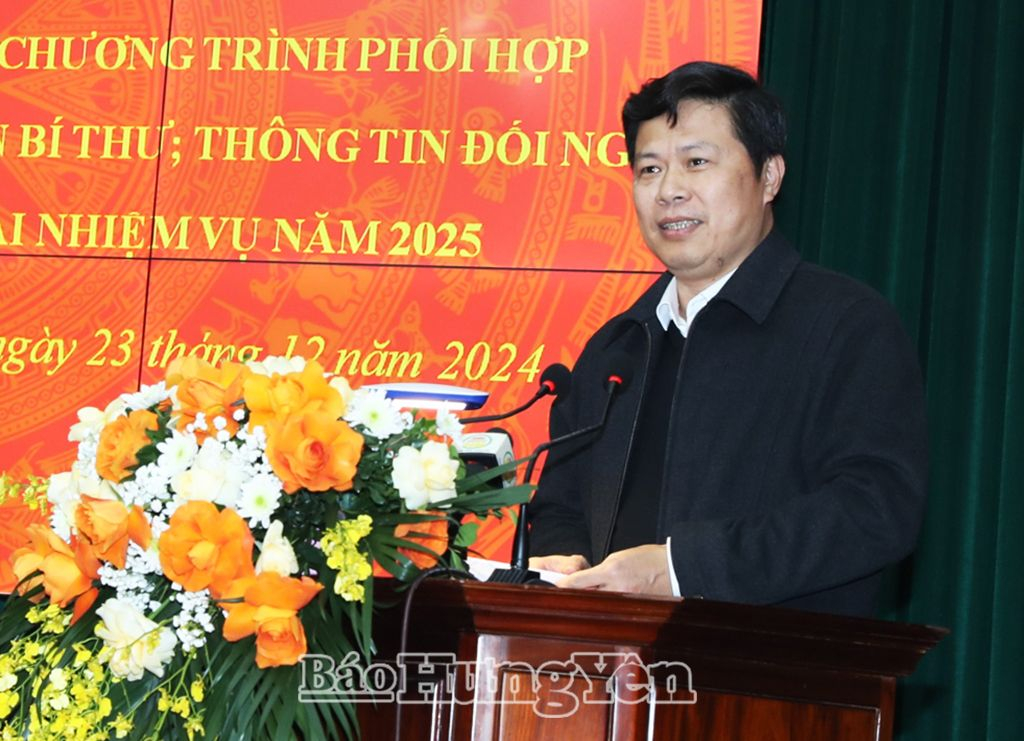  Đồng chí Trần Quốc Toản, Phó Bí thư Thường trực Tỉnh ủy, Chủ tịch HĐND tỉnh phát biểu tại hội nghị