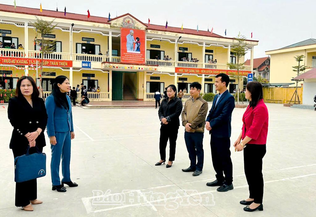 Đoàn thẩm định kiểm tra thực tế tại Trường THCS xã Vĩnh Xá