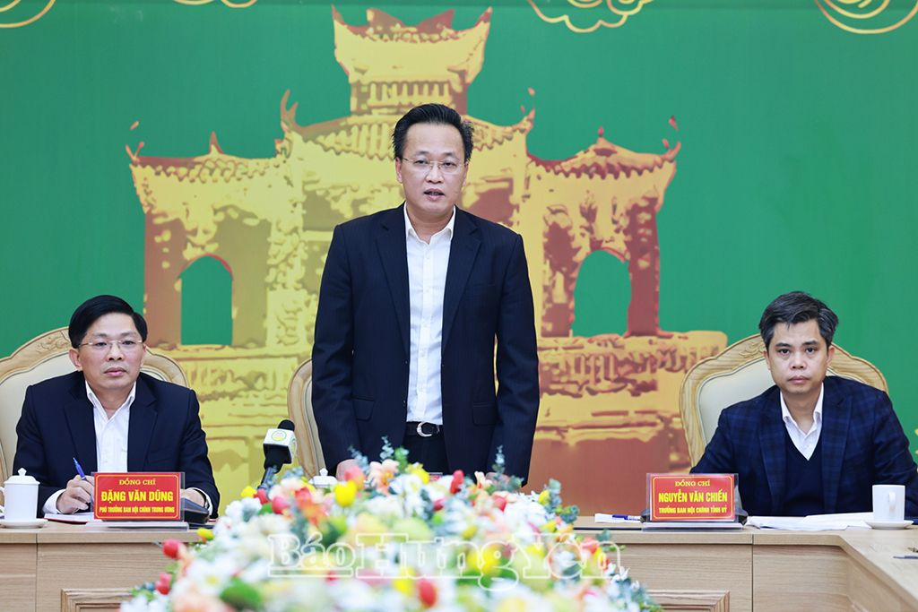  Đồng chí Nguyễn Hữu Nghĩa, Ủy viên BCH Trung ương Đảng, Bí thư Tỉnh ủy, Trưởng Ban Chỉ đạo tỉnh phát biểu kết luận hội nghị