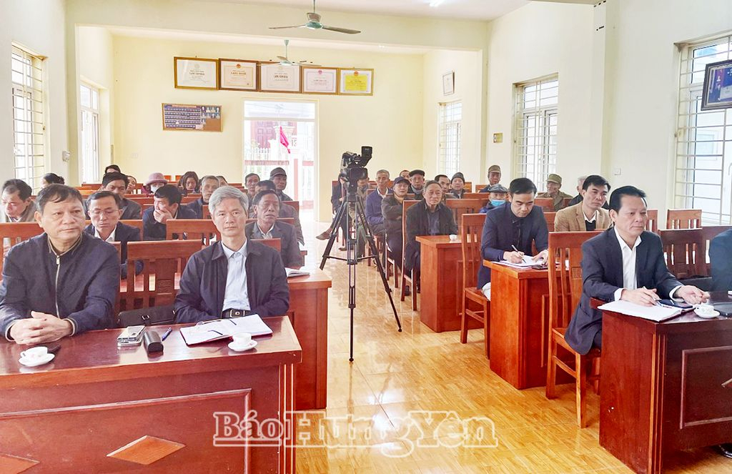  Các đại biểu dự sinh hoạt Chi bộ thôn Nội Lăng (Tiên Lữ)