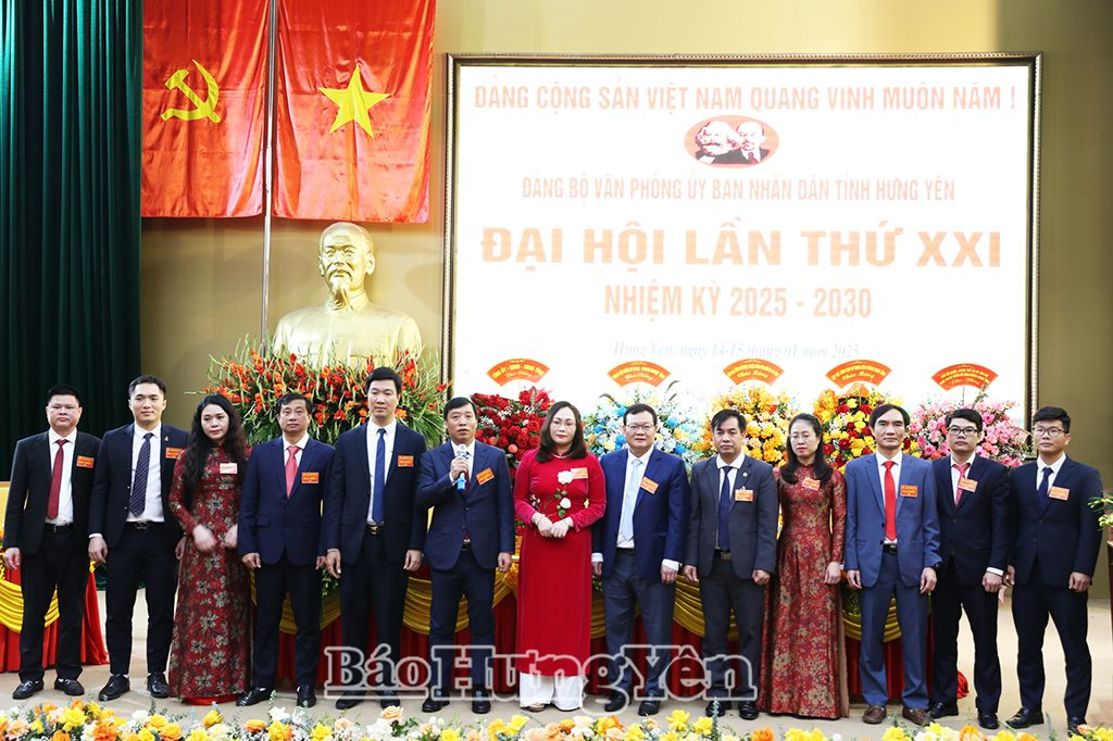  Ban Chấp hành Đảng bộ Văn phòng UBND tỉnh khóa XXI, nhiệm kỳ 2025 - 2030 ra mắt đại hội