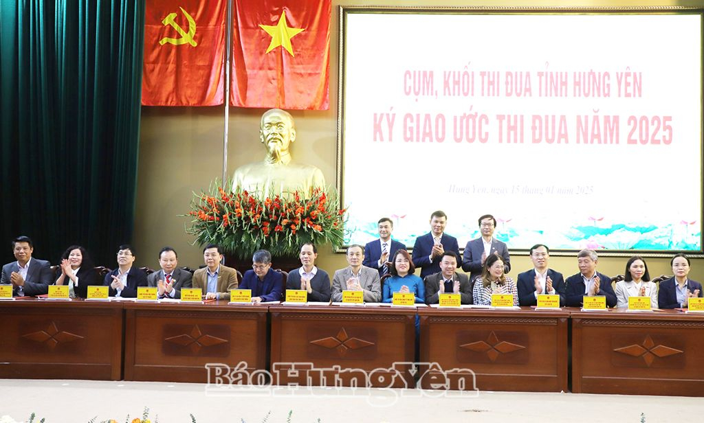  Đại diện các cụm, khối thi đua của tỉnh ký giao ước thi đua năm 2025