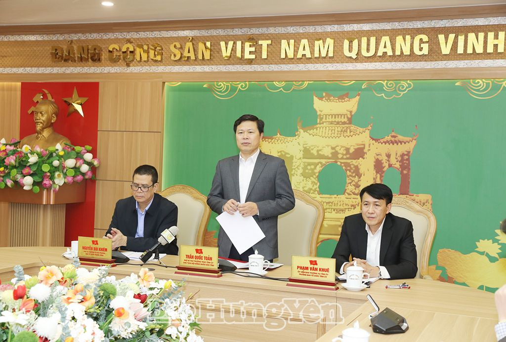 Đồng chí Trần Quốc Toản, Phó Bí thư Thường trực Tỉnh ủy, Chủ tịch HĐND tỉnh phát biểu tại hội thảo