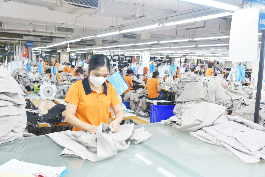 <div class="img-title img-title-hover">Sản xuất tại Tổng Công ty may Hưng Yên - Công ty cổ phần Sản xuất tại Tổng Công ty may Hưng Yên - Công ty cổ phần</div>