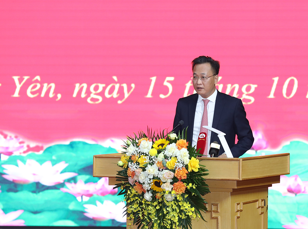 <div class="img-title img-title-hover">Đồng chí Nguyễn Hữu Nghĩa, Ủy viên BCH Trung ương Đảng, Bí thư Tỉnh ủy phát biểu chào mừng tại hội thảo</div>