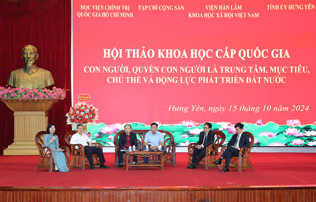 <div class="img-title img-title-hover">Thảo luận, tọa đàm bàn tròn tại hội thảo</div>