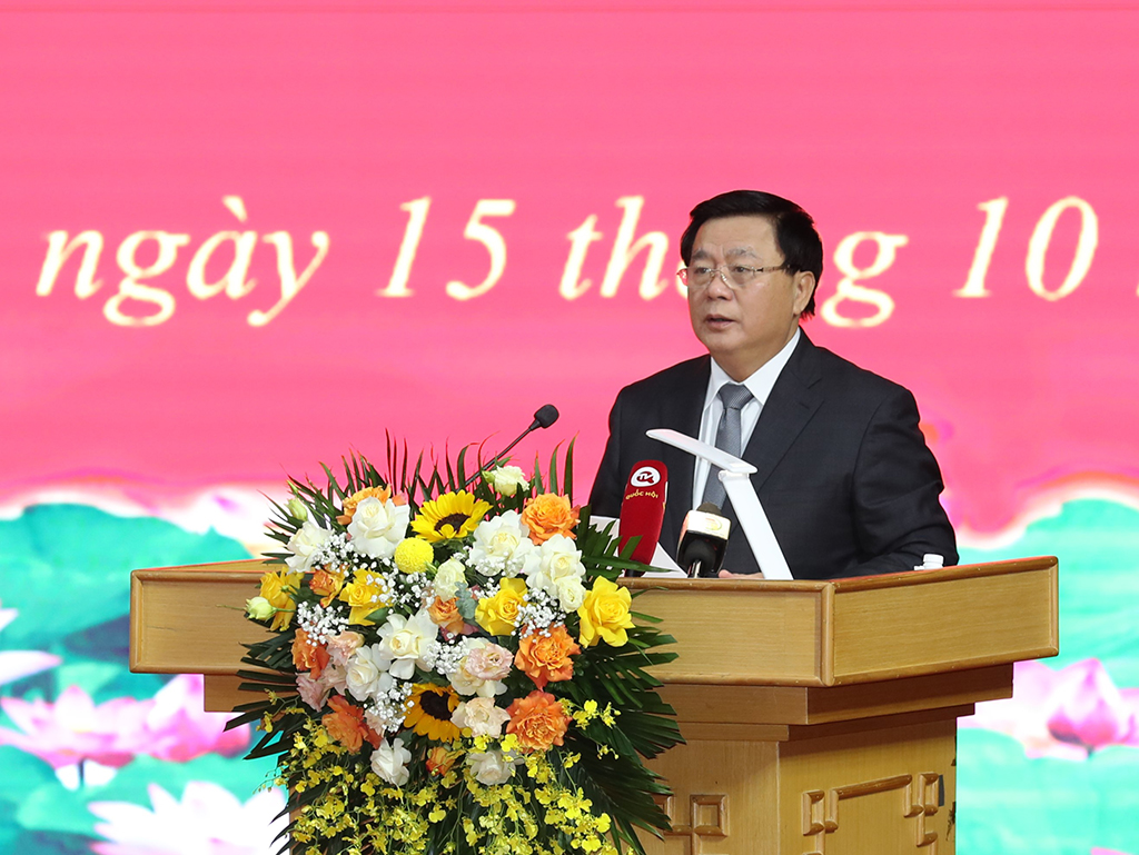<div class="img-title img-title-hover">Đồng chí Nguyễn Xuân Thắng, Ủy viên Bộ Chính trị, Giám đốc Học viện Chính trị Quốc gia Hồ Chí Minh, Chủ tịch Hội đồng Lý luận Trung ương phát biểu khai mạc và đề dẫn tại hội thảo</div>