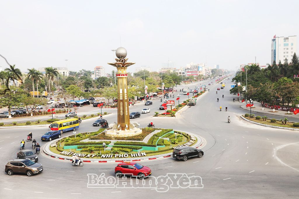 Thành phố Hưng Yên rực rỡ cờ, hoa mừng Ðảng, mừng xuân