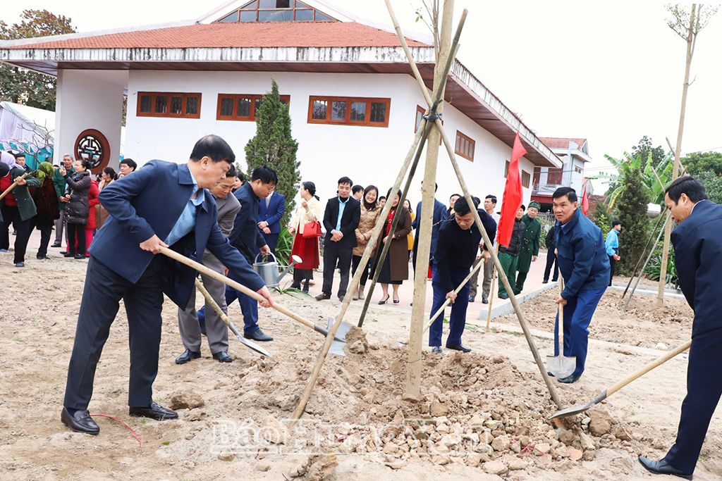  Các đại biểu hưởng ứng Tết trồng cây năm 2025 tại huyện Kim Động