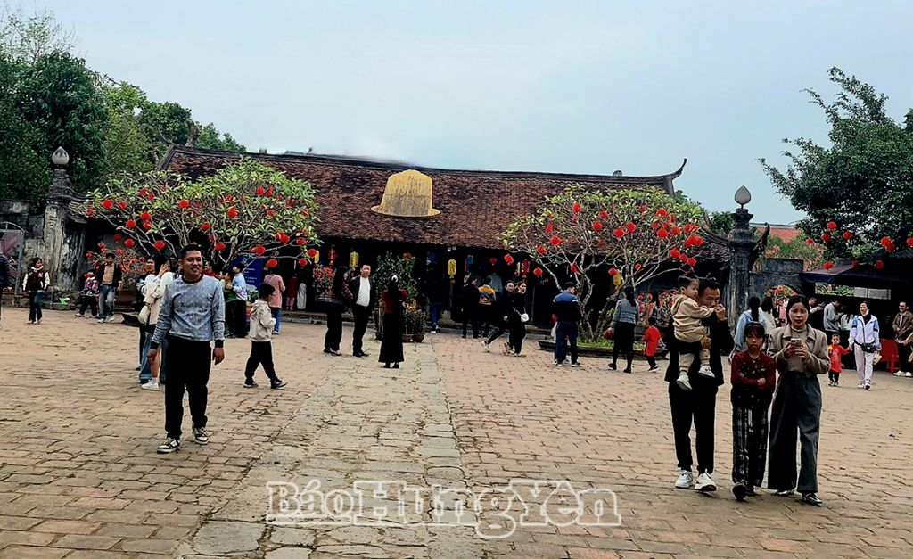  Chùa Chuông đón đông đảo du khách dịp đầu năm