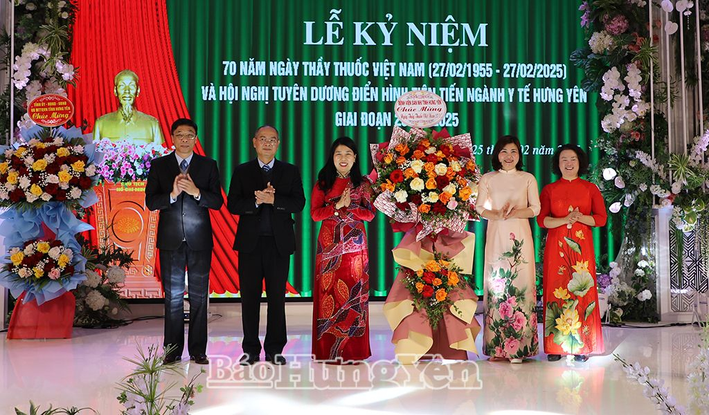 Bệnh viện Sản - Nhi Hưng Yên chúc mừng Sở Y tế nhân ngày 27/2
