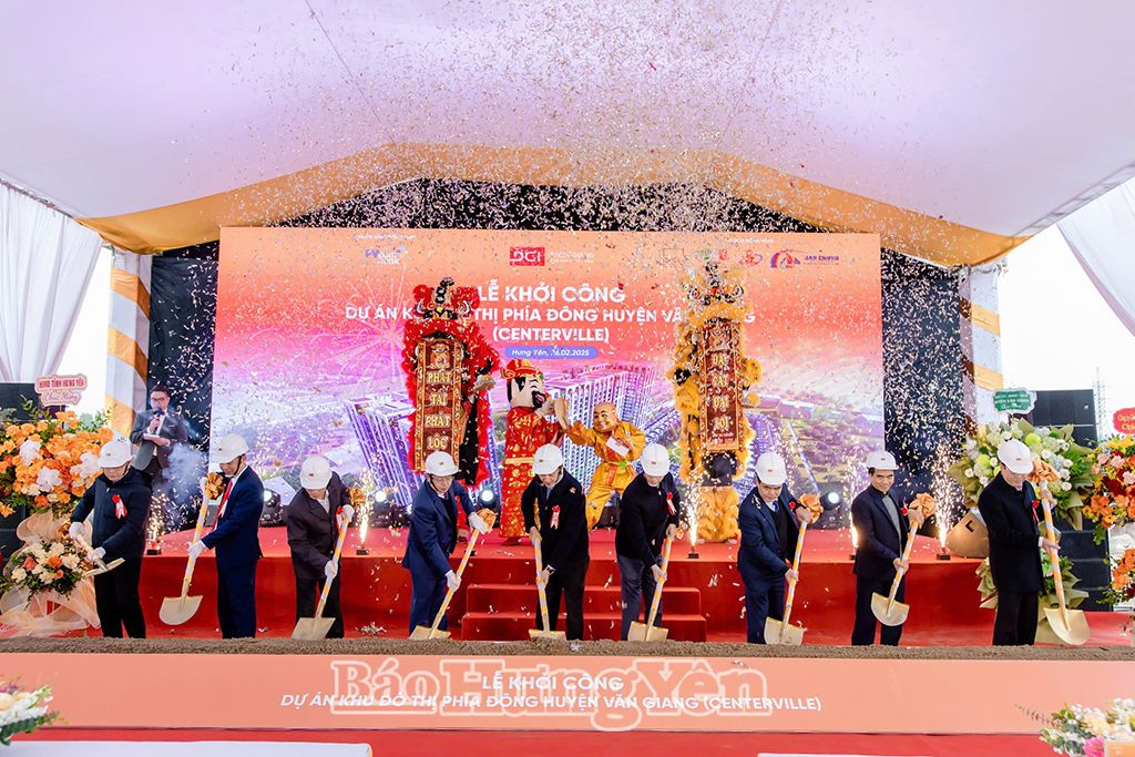  Các đại biểu thực hiện nghi thức khởi công xây dựng Dự án Centerville