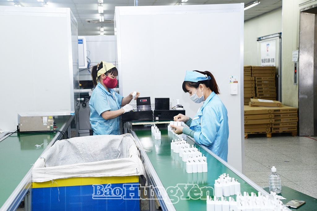 Sản xuất tại Công ty TNHH Dong Yang E&P Việt Nam (thị xã Mỹ Hào)