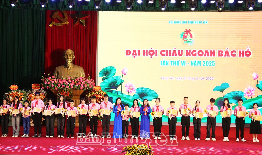  Tuyên dương thiếu nhi có thành tích xuất sắc trong phong trào “Thiếu nhi Hưng Yên thi đua làm theo 5 điều Bác Hồ dạy” 