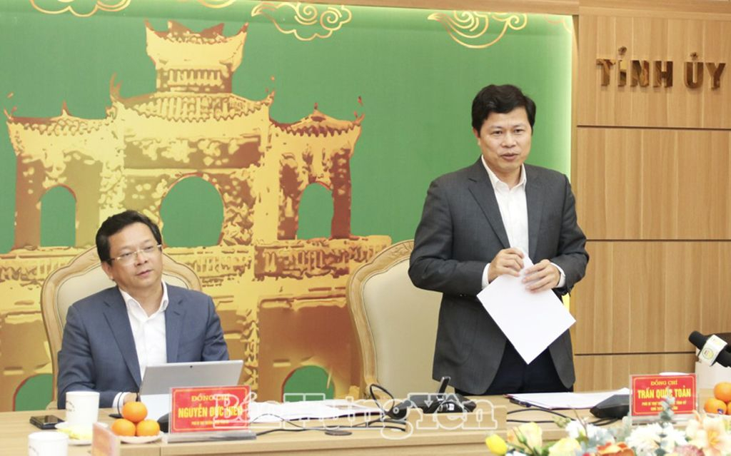 Đồng chí Trần Quốc Toản, Phó Bí thư Thường trực Tỉnh ủy, Chủ tịch HĐND tỉnh phát biểu tại hội nghị