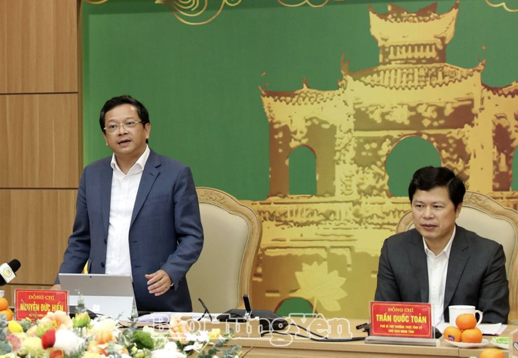 Đồng chí Nguyễn Đức Hiển, Phó Bí thư Thường trực Tỉnh ủy Cà Mau phát biểu tại hội nghị