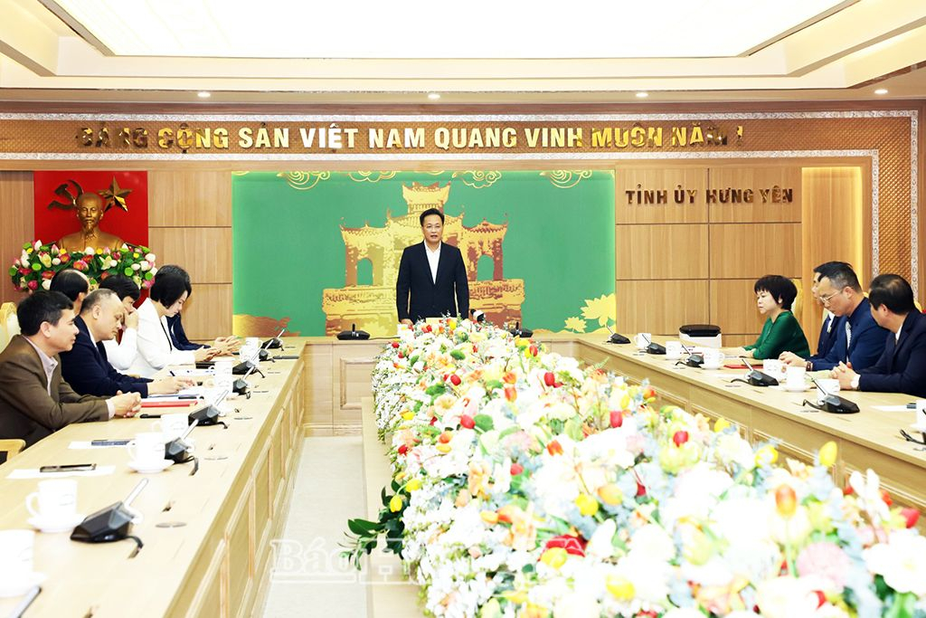 Đồng chí Nguyễn Hữu Nghĩa, Ủy viên BCH Trung ương Đảng, Bí thư Tỉnh ủy phát biểu tại hội nghị