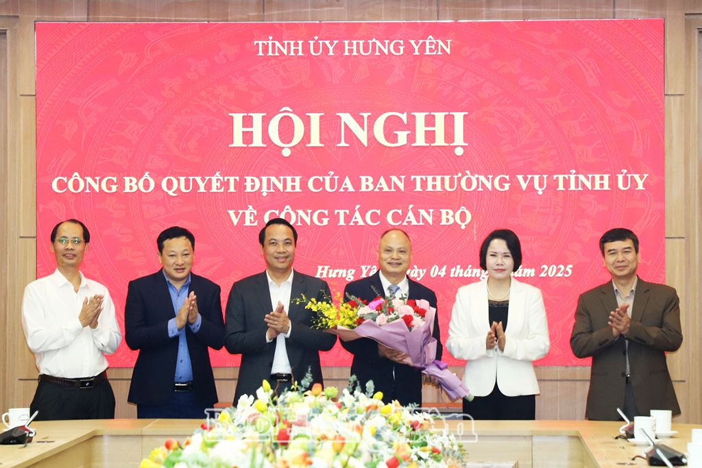 Lãnh đạo Ban Tuyên giáo và Dân vận Tỉnh ủy tặng hoa chúc mừng đồng chí Lê Công Tuấn Lãnh đạo Ban Tuyên giáo và Dân vận Tỉnh ủy tặng hoa chúc mừng Ban Biên tập Báo Hưng Yên 