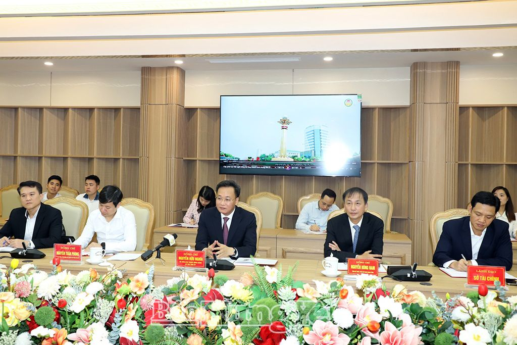 Bí thư Tỉnh ủy Nguyễn Hữu Nghĩa tiếp và làm việc với  ngài Đại sứ Hoa Kỳ tại Việt Nam Marc E. Knapper